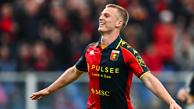 GENOA, ITALY - MARCH 30: Albert Gudmundsson of Genoa celebrates after scoring a goal on a penalty kick during the Serie A TIM match between Genoa CFC and Frosinone Calcio at Stadio Luigi Ferraris on March 30, 2024 in Genoa, Italy. (Photo by Simone Arveda/Getty Images)