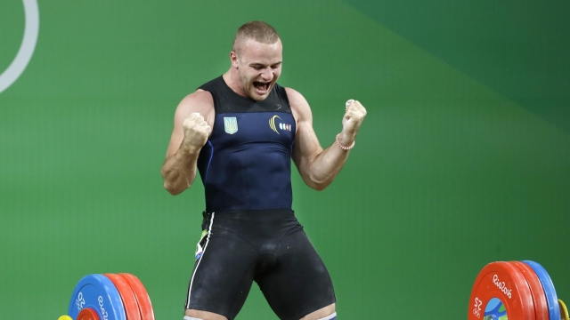 FILE - Oleksandr Pielieshenko, of Ukraine, celebrates after a lift in the men's 85kg weightlifting competition at the 2016 Summer Olympics in Rio de Janeiro, Brazil, on Aug. 12, 2016. The Ukrainian Olympic Committee says two-time European weightlifting champion Oleksandr Pielieshenko has died on the front line in the war in Ukraine. (AP Photo/Mike Groll, File)