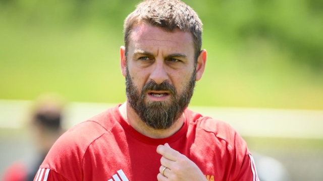 ROME, ITALY - MAY 11: AS Roma coach Daniele De Rossi during a training session at Centro Sportivo Fulvio Bernardini on May 11, 2024 in Rome, Italy. (Photo by Fabio Rossi/AS Roma via Getty Images)