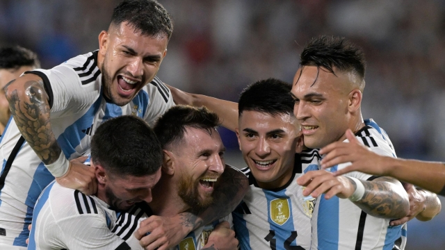 (FILES) Argentina's forward Lionel Messi (C) celebrates with Argentina's midfielder Leandro Paredes (L, top), Argentina's midfielder Rodrigo De Paul (L), Argentina's midfielder Thiago Almada (2-R) and Argentina's forward Lautaro Martinez after scoring a goal during the friendly football match between Argentina and Panama at the Monumental stadium in Buenos Aires, on March 23, 2023. (Photo by JUAN MABROMATA / AFP)