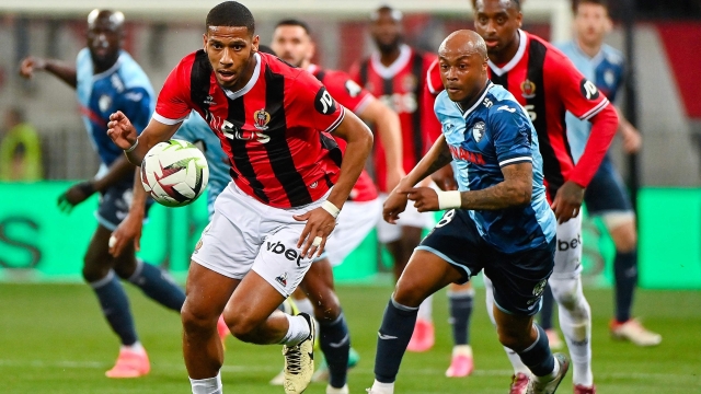 Nice's French defender #06 Jean-Clair Todibo (C) runs with the ball during the French L1 football match between OGC Nice and Le Havre AC at the Allianz Riviera Stadium in Nice, south-eastern France, on May 10, 2024. (Photo by Sylvain THOMAS / AFP)