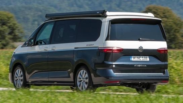 Volkswagen California 2024, visione posteriore