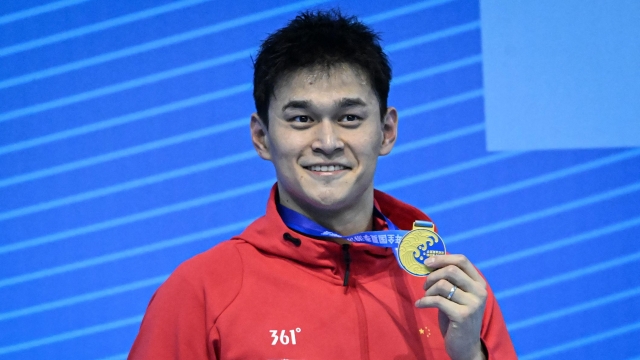 TOPSHOT - This photo taken on August 25, 2024 shows China's Sun Yang posing with his gold medal after the men's 400m freestyle event during the Chinese National Summer Swimming Championships in Hefei, in eastern China's Anhui province. Disgraced three-time Olympic swimming champion Sun Yang has won his first title in the pool after coming back from a four-year doping ban. (Photo by AFP) / China OUT