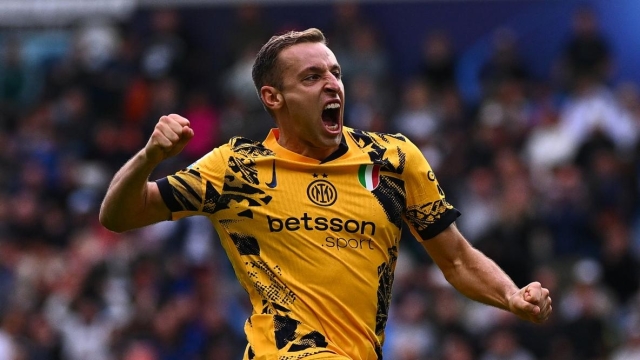 UDINE, ITALY - SEPTEMBER 28:  Davide Frattesi of FC Internazionale celebrates after scoring the goal during the Serie A match between Udinese and Inter at Stadio Friuli on September 28, 2024 in Udine, Italy. (Photo by Mattia Ozbot - Inter/Inter via Getty Images)