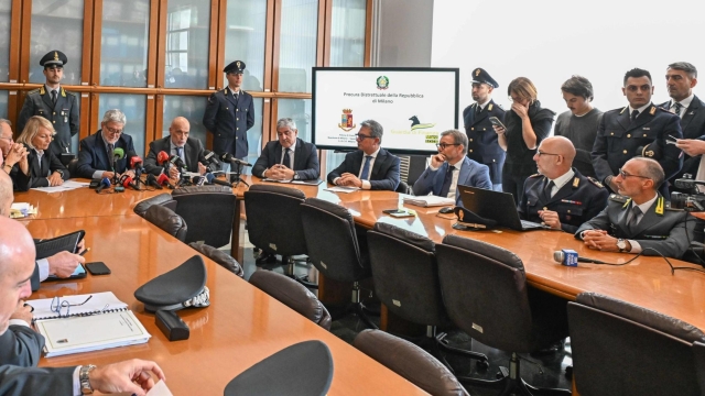 Il procuratore Marcello Viola con il procuratore antimafia Giovanni Melillo (S) e il questore Bruno Megale, in conferenza stampa dopo l'indagine di Gdf e Polizia che con 19 misure cautelari ha azzerato stamani i vertici delle curve di Milan e Inter, Milano, 30 settembre 2024. Ansa/Andrea Fasani