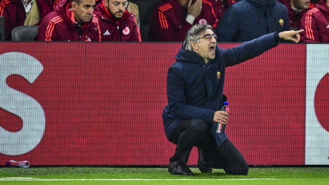 Roma's head coach Ivan Juric directs his team during an UEFA Europa League soccer match between IF Elfsborg and AS Roma at Boras Arena in Boras, Sweden, Thursday, Oct. 3, 2024.  (Bjorn Larsson Rosvall/TT News Agency via AP)