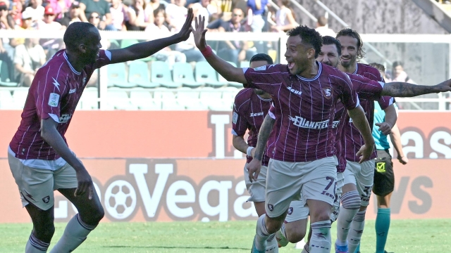 Foto Giovanni Isolino/LaPresse 06 Ottobre 2024 Palermo, Italia - sport, calcio - Palermo vs Salernitana - Campionato di calcio Serie B 2024/2025 - Stadio Renzo Barbera. Nella foto: esultanza goal 1-0  ANDRES TELLO   October 06, 2024 Palermo, Italy - sport, soccer - Palermo vs Salernitana - Italian Football Championship League B 2024/2025 - Renzo Barbera stadium. In the pic:celebrates after scoring the 1-0 goal  ANDRES TELLO