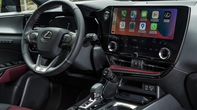 Lexus NX 450+ infotainment
