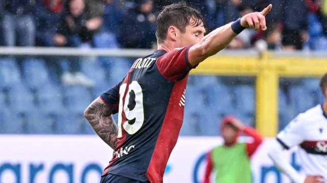 Genoa?s Andrea Pinamonti celebrates after scoring the 1-2 goal for his team during the Serie A soccer match between Genoa and Bologna at the Luigi Ferraris Stadium in Genoa, Italy - Saturday, October 19, 2024. Sport - Soccer . (Photo by Tano Pecoraro/Lapresse)