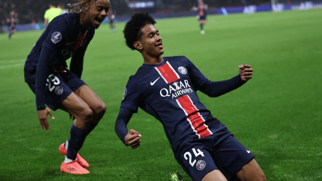 epa11669436 Senny Mayulu of Paris Saint Germain celebrates after scoring a goal during the French Ligue 1 soccer match between Paris Saint Germain (PSG) and Strasbourg (RCSA) in Paris, France, 19 October 2024.  EPA/CHRISTOPHE PETIT TESSON