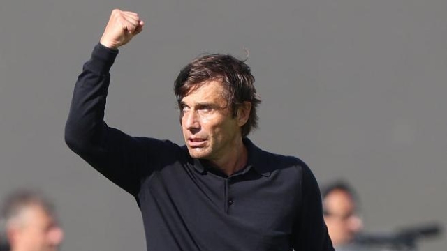 EMPOLI, ITALY - OCTOBER 20: Antonio Conte manager of SSC Napoli celebrates the victory after during the Serie A match between Empoli and Napoli at Stadio Carlo Castellani on October 20, 2024 in Empoli, Italy. (Photo by Gabriele Maltinti/Getty Images)