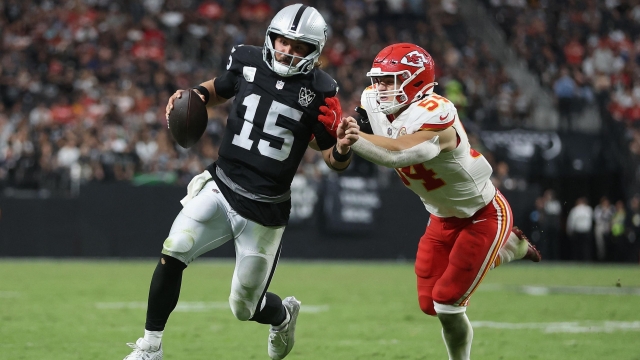 LAS VEGAS, NEVADA - OCTOBER 27: Gardner Minshew #15 of the Las Vegas Raiders scrambles with the football ahead of Leo Chenal #54 of the Kansas City Chiefs during the second half of the NFL game at Allegiant Stadium on October 27, 2024 in Las Vegas, Nevada. The Chiefs defeated the Raiders 27-20.   Christian Petersen/Getty Images/AFP (Photo by Christian Petersen / GETTY IMAGES NORTH AMERICA / Getty Images via AFP)