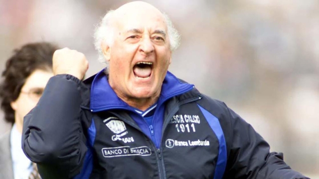 BRESCIA-ATALANTA 2001
NELLA FOTO CARLO MAZZONE DOPO IL GOL SI SCATENA AI TIFOSI ATALANTINI
AGENZIA ALDO LIVERANI