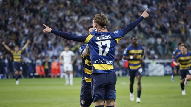 Parma's Jacob Ondrejka jubilates with his teammates after scoring the goal during the Italian Serie A soccer match Parma Calcio vs FC Internazionale at Ennio Tardini stadium in Parma, Italy, 5 April 2025. ANSA /ELISABETTA BARACCHI