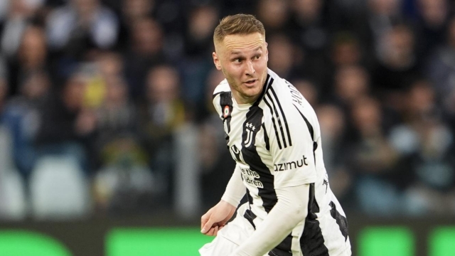 Juventus' Teun Koopmeiners during the Serie A soccer match between Juventus Fc and genoa at the Juventus Stadium in Turin, north west Italy - March 29, 2025. Sport - Soccer (Photo by Fabio Ferrari/LaPresse)