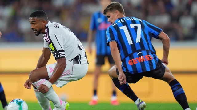 Juventus` Bremer fights for the ball with Atalanta`s Charles De Ketelaere during a football match.