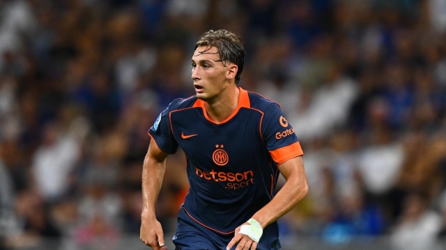 Pio Esposito playing for FC Internazionale in a Serie A match.