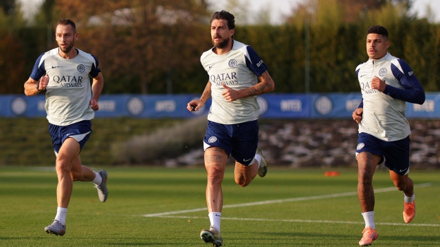  Stefan De Vrij of FC Internazionale, Francesco Acerbi of FC Internazionale and Luis Henrique of FC Internazionale in action during the FC Internazionale training session at BPER Training Centre at Appiano Gentile on November 12, 2025 in Como, Italy. (Photo by Francesco Scaccianoce - Inter/Inter via Getty Images)