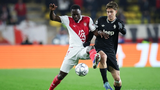 Monaco's Dutch defender #04 Jordan Teze (L) fights for the ball with Juventus' Turkish forward #10 Kenan Yildiz during the UEFA Champions League league phase day 8 football match between AS Monaco and Juventus at the Stade Louis II in the Principality of Monaco on January 28, 2026. (Photo by Valery HACHE / AFP)