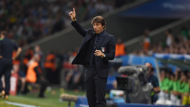   Antonio Conte head coach of Italy gestures during the UEFA EURO 2016 Group E match between Italy and Republic of Ireland at Stade Pierre-Mauroy on June 22, 2016 in Lille, France.  (Photo by Claudio Villa/Getty Images)