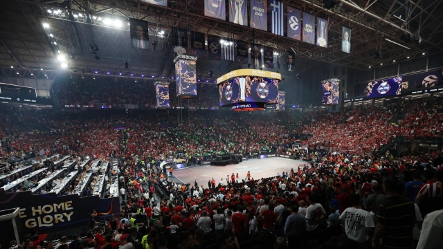 epa12991174 Fans fill the stands before the Euroleague Basketball Final Four tournament finals match between Olympiacos and Real Madrid, in Athens, Greece, 24 May 2026.  EPA/GEORGIA PANAGOPOULOU