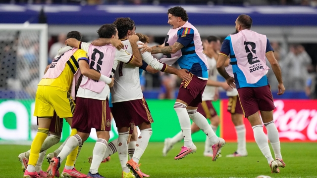 Spain players celebrate at the the end of the World Cup semifinal soccer match between France and Spain in Arlington, Texas, near Dallas, Tuesday, July 14, 2026. (AP Photo/Ashley Landis)      Associate Press/ LaPresse Only Italy and Spain