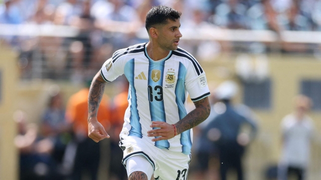  Cristian Romero #13 of Argentina runs with the ball during the FIFA World Cup 2026 Final match between Spain and Argentina at New York New Jersey Stadium on July 19, 2026 in East Rutherford, New Jersey.   Lars Baron/Getty Images/AFP (Photo by Lars Baron / GETTY IMAGES NORTH AMERICA / Getty Images via AFP)