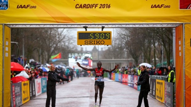 Geoffrey Kamworor, 23, taglia il traguardo di Cardiff e conquista il mondiale di mezza maratona