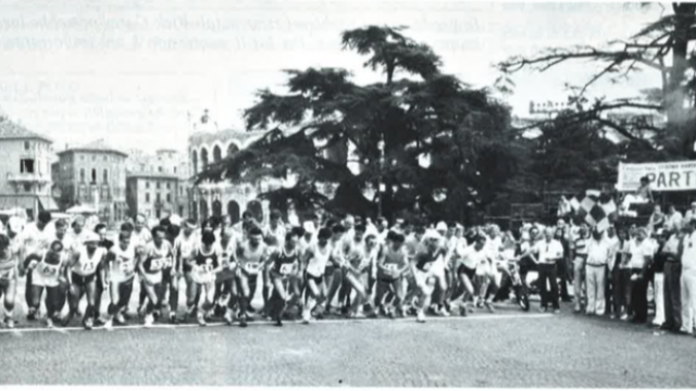 La partenza del triathlon di Bardolino 1984: si cominciò con la frazione di corsa.