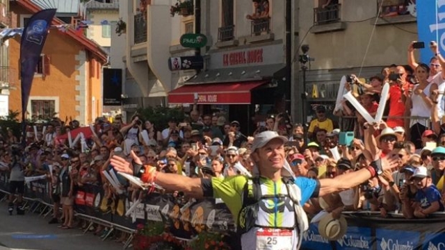 Ludovic Pommeret apre le braccia e incassa la gioia di Chamonix, un francese vince la gara di casa