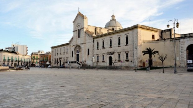 Cattedrale di Giovinazzo, Puglia, arrivo della Maratona delle Cattedrali in Piazza Vittorio Emanuele II.