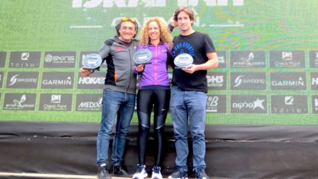 Claudio Chiappucci, Haneen Radi e Guy Barnea sul podio di Israman (Fumi)