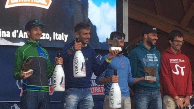 La premiazione del Cortina Trail 2017, con Pigoni primo a sinistra.