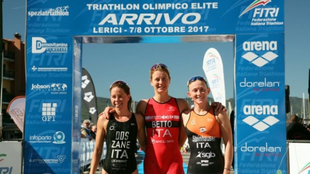 Il podio femminile dei Tricolori di Lerici (Bardella)