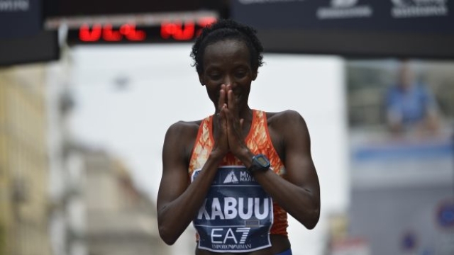 Lucy Kabuu, vincitrice tra le donne. foto LaPresse/ Marco Alpozzi