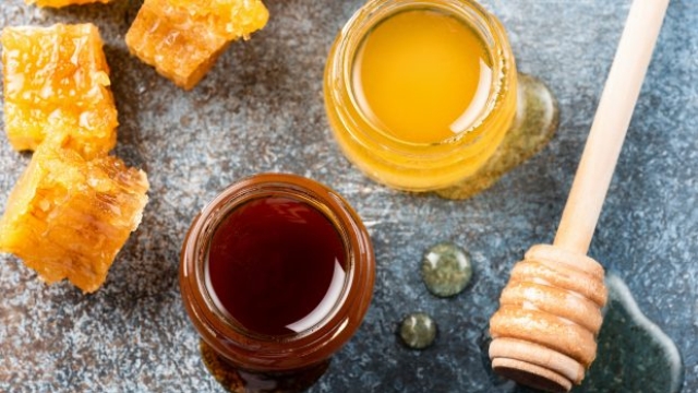  La colazione più leggera: miele sulle fette biscottate
