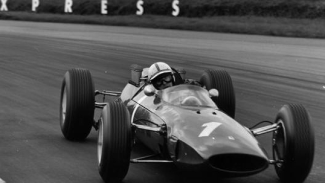 John Surtees nel 1965 su Ferrari. Getty