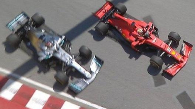 Il contestato episodio di Montreal tra Vettel e Hamilton. Ansa