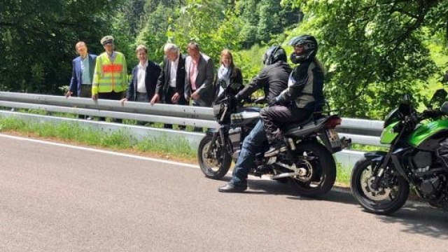 L’installazione di un guardrail salva motociclisti in Austria