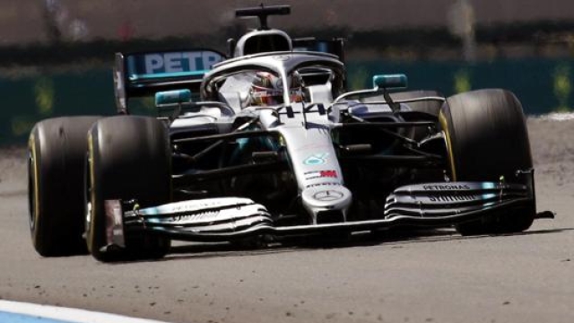 Lewis Hamilton in azione in Francia (79ª vittoria in F.1). Epa