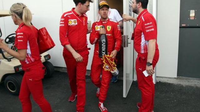 Il team principal Ferrari Mattia Binotto, 49 anni, e Sebastian Vettel, 31. LaPresse