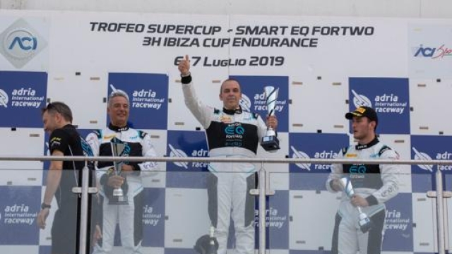 Il podio di Gara 2 con Capra vincitore