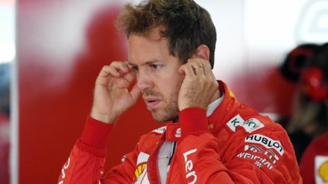 Sebastian Vettel concentrato ai box Ferrari. Afp