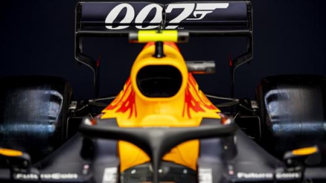 Il logo di 007 sull’ala posteriore della RB15