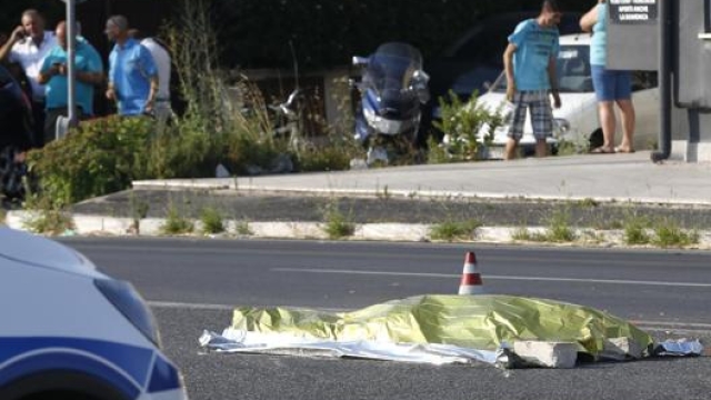 Un motociclista morto in un  incidente stradale a Roma. Ansa