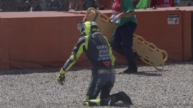 Valentino Rossi dopo la caduta di Assen. Getty