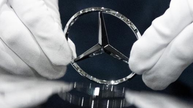 Finiture nella fabbrica Mercedes di Mosca. Ap