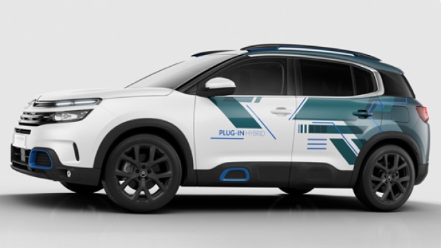 La C5 Aircross Hybrid avrà inserti blu elettrico per sottolinearne la doppia alimentazione