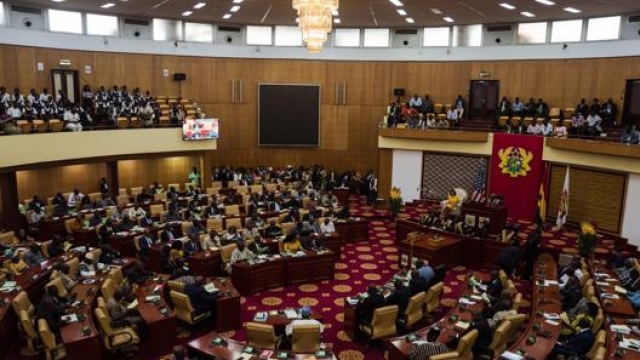 Il parlamento ad Accra durante la recente visita della presidente della Camera statunitense Nancy Pelosi. Afp