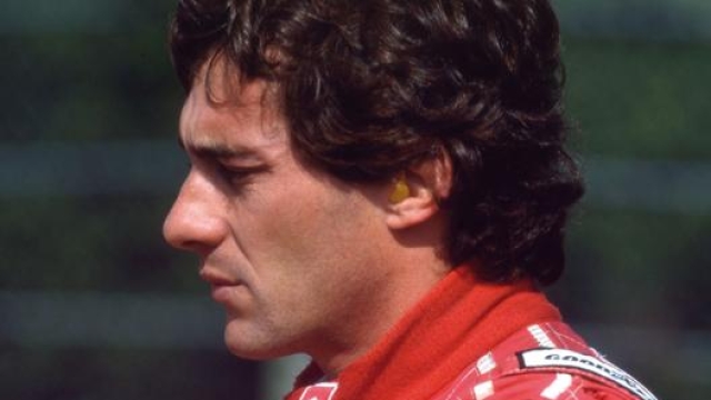 Intenso primo piano di Senna